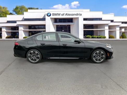 Used 2026 BMW 530i xDrive w/ M Sport Package AWD/4WD image 8