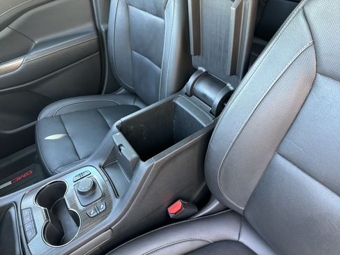 Used 2020 GMC Acadia SLT FWD image 28