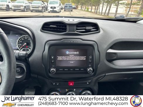 Used 2016 Jeep Renegade Limited FWD image 15