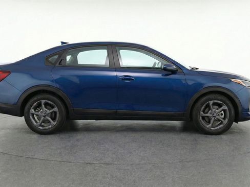 Used 2025 Kia K4 LXS image 11