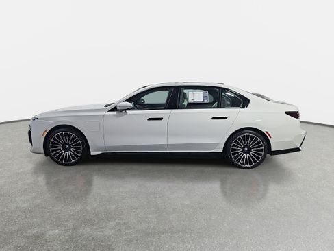 Certified 2025 BMW 750e xDrive image 9