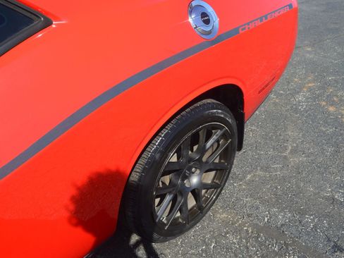 Used 2015 Dodge Challenger SXT w/ Driver Convenience Group RWD image 5