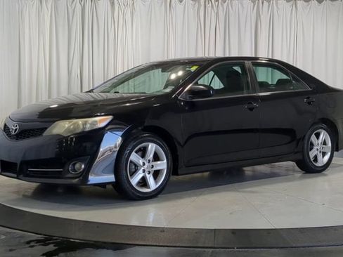 Used 2014 Toyota Camry SE FWD image 5