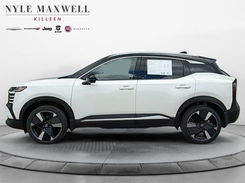 Used 2025 Nissan Kicks SR w/ SR Premium Package FWD image 13