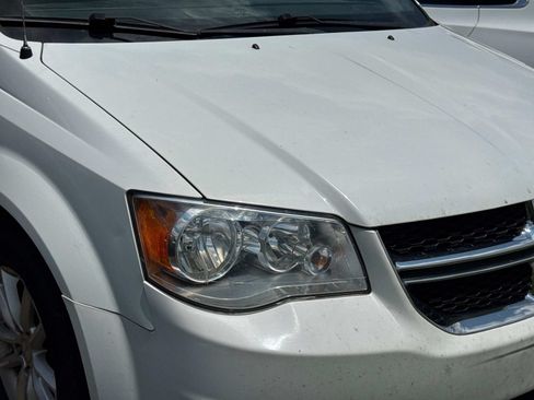 Used 2018 Dodge Grand Caravan SXT FWD image 3
