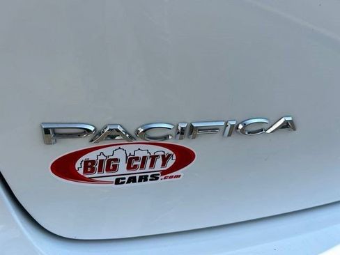 Used 2024 Chrysler Pacifica Touring-L FWD image 60