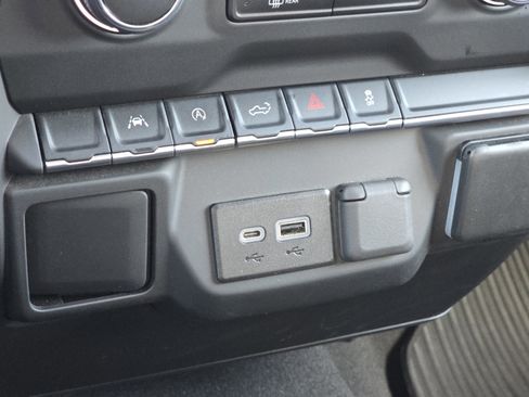 Used 2023 Chevrolet Silverado 1500 Custom image 21