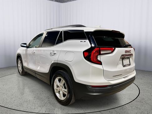 Used 2023 GMC Terrain SLE w/ Driver Convenience Package image 10