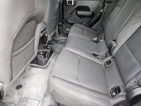 Used 2021 Jeep Gladiator Willys AWD/4WD image 12