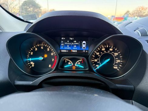 Used 2019 Ford Escape SE FWD image 16