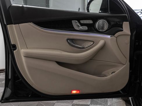 Used 2019 Mercedes-Benz E 300 4MATIC w/ Premium 1 Package image 36