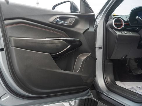 Used 2024 Chevrolet Trax RS w/ Sunroof Package FWD image 37