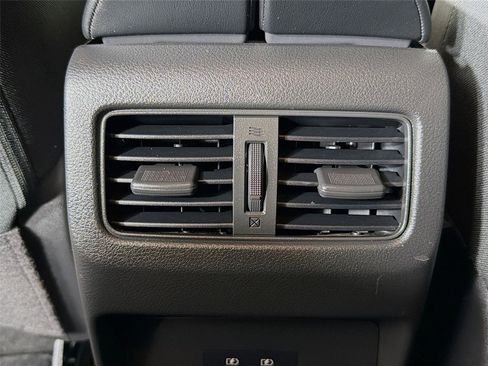Used 2023 Nissan Rogue SV AWD/4WD image 25