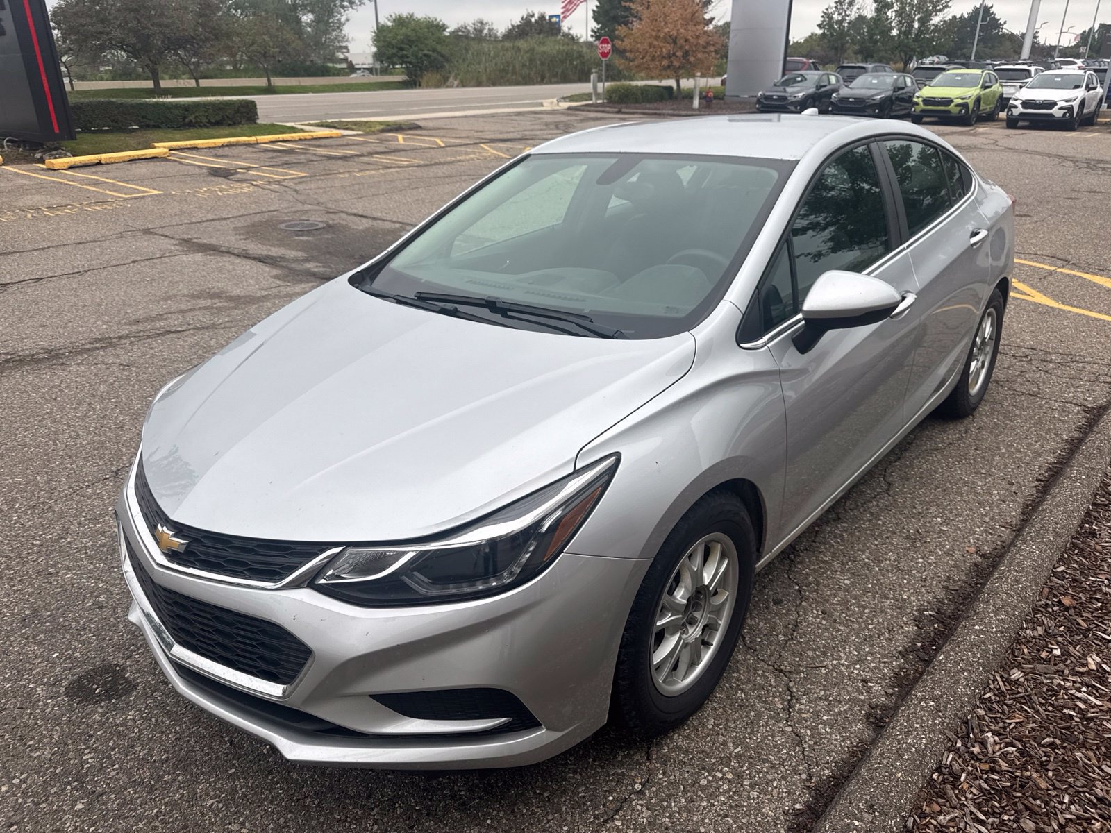 Used 2018 Chevrolet Cruze LT w/ Convenience Package FWD image 2