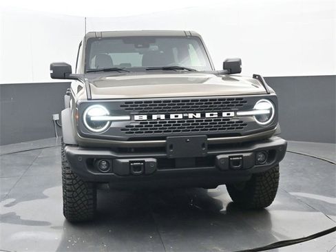 Used 2025 Ford Bronco Badlands image 19