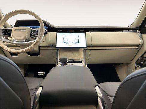 Used 2024 Land Rover Range Rover Long Wheelbase SE image 11