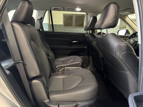 Used 2025 Toyota Grand Highlander XLE image 41