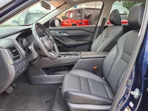 Used 2024 Nissan Rogue SV w/ SV Premium Package FWD image 14