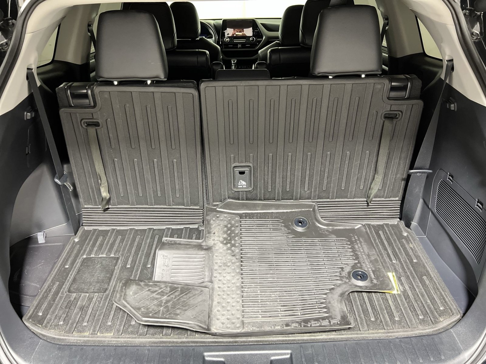 Used 2024 Toyota Highlander XLE FWD image 26