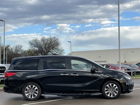 Certified 2023 Honda Odyssey EX-L image 3