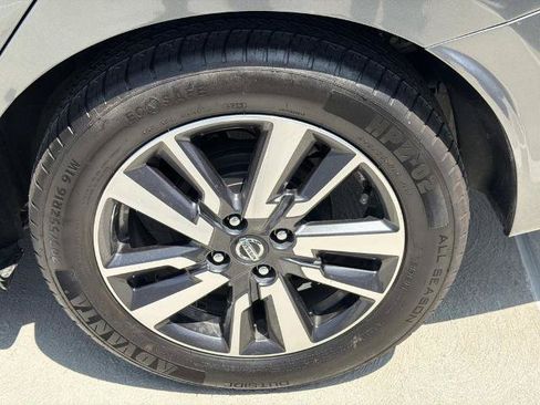 Used 2025 Nissan Versa SV FWD image 8