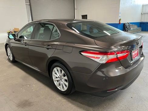 Used 2018 Toyota Camry LE FWD image 5
