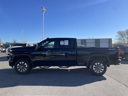 Used 2023 Chevrolet Silverado 2500 Custom w/ Custom Value Package image 4