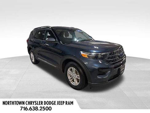 Used 2022 Ford Explorer XLT image 1