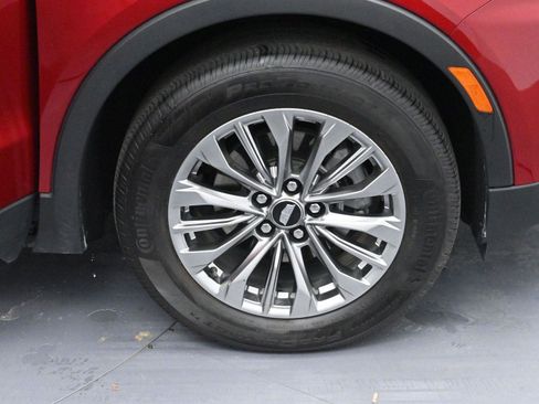 Used 2025 Cadillac XT4 Premium Luxury image 32