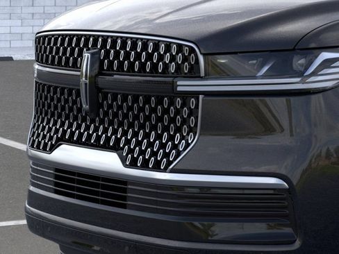 New 2026 Lincoln Navigator Reserve AWD/4WD image 17