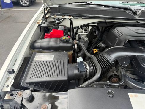 Used 2012 Chevrolet Avalanche LTZ AWD/4WD image 63