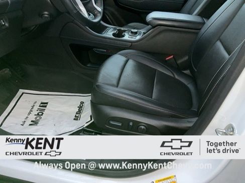 Certified 2023 GMC Acadia SLT w/ Preferred Package image 25