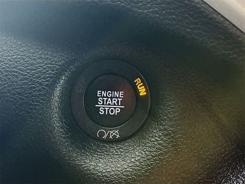 Used 2017 Jeep Cherokee Trailhawk w/ Comfort/Convenience Group image 27