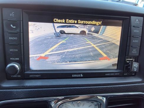 Used 2016 Chrysler Town & Country Touring FWD image 18