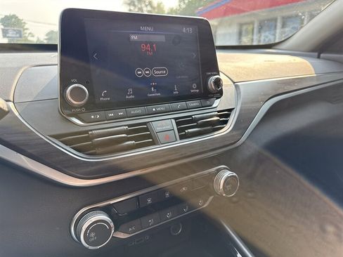 Used 2024 Nissan Altima 2.5 SV FWD image 8
