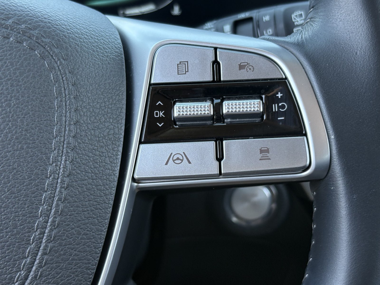 Used 2025 Kia Telluride S FWD image 38