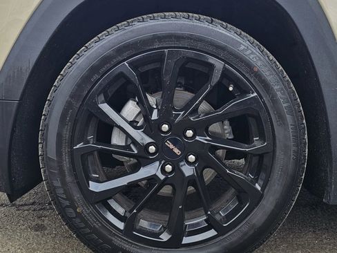 Used 2023 GMC Terrain SLT w/ Elevation Edition image 5