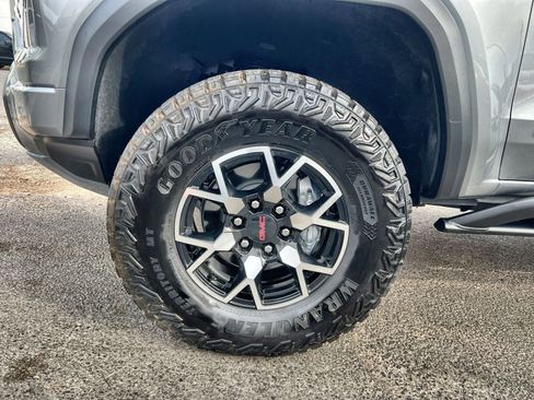 Used 2025 GMC Canyon AT4 w/ AT4X Package image 12