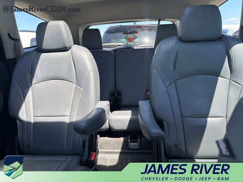 Used 2019 Buick Enclave Premium w/ LPO, Cargo Package AWD/4WD image 11