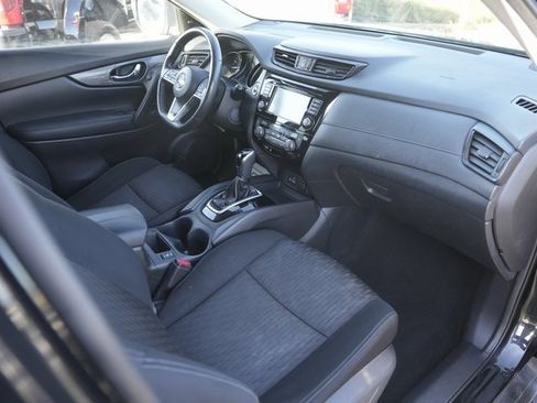 Used 2019 Nissan Rogue SV image 17