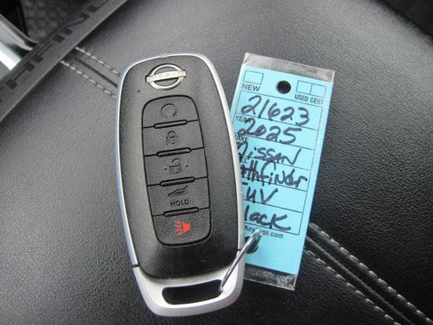 Used 2025 Nissan Pathfinder SV AWD/4WD image 26