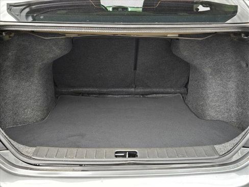 Used 2017 Nissan Versa SV image 6