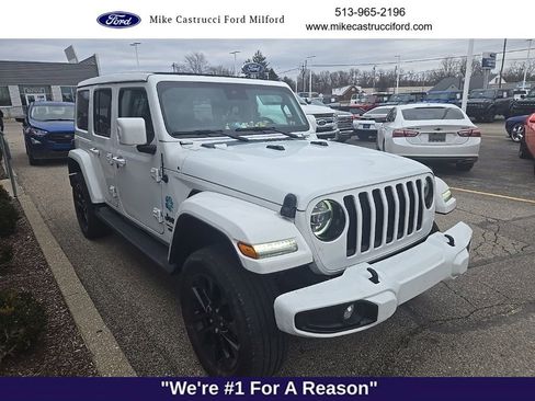 Used 2022 Jeep Wrangler Unlimited Sahara image 3
