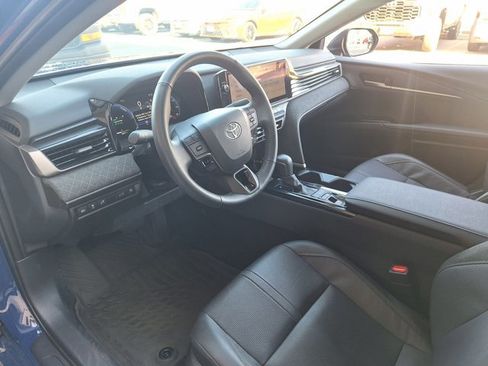 Used 2025 Toyota Camry XLE image 9