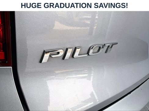 Used 2017 Honda Pilot Touring image 32