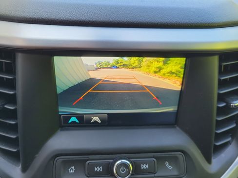 Used 2018 GMC Acadia SLE AWD/4WD image 16