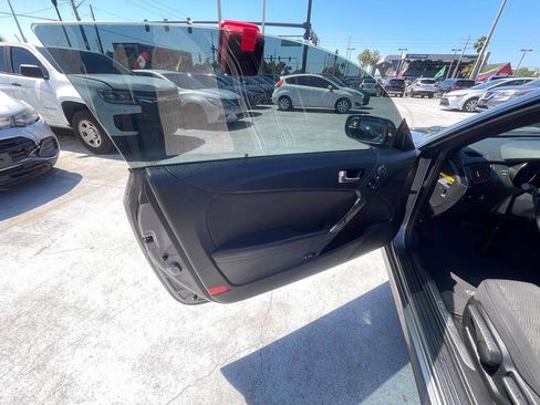 Used 2016 Hyundai Genesis 3.8 RWD image 10
