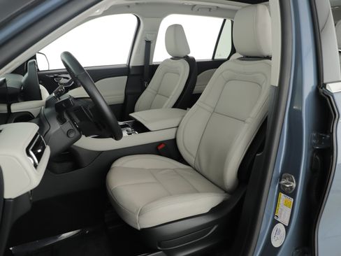 Used 2025 Lincoln Aviator Reserve image 12