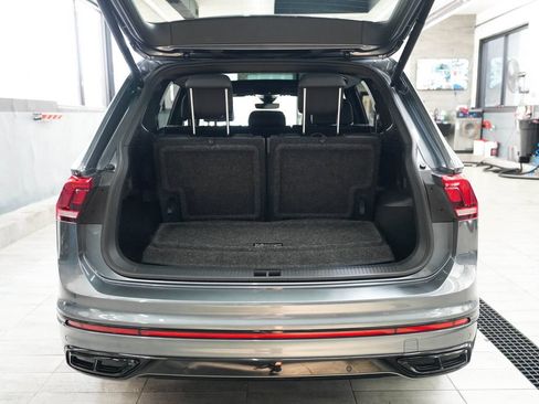 Used 2024 Volkswagen Tiguan SE R-Line FWD image 42