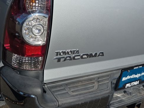 Used 2012 Toyota Tacoma 4x4 Access Cab V6 w/ TRD Off-Road Pkg image 15